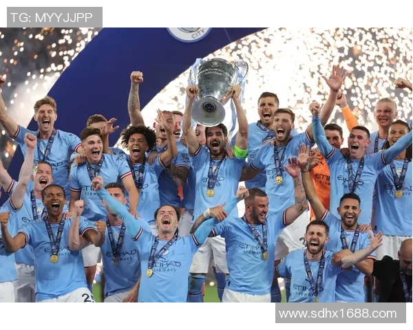 足球明星闪耀欧冠赛场海报展现激情与荣耀的完美结合